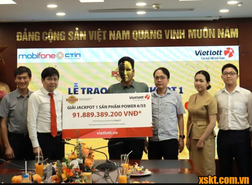Trao thưởng JACKPOT 91 tỷ đồng cho khách hàng tại Ninh Bình
