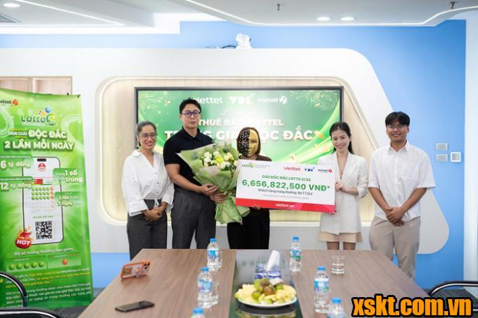 Vietlott trao giải Jackpot gần 7 tỷ xổ số Lotto 5/35 cho khách hàng Hưng Yên