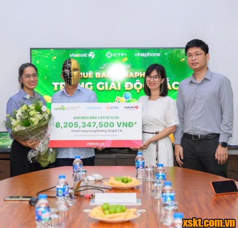 Hình ảnh ông N.T.K nhận thưởng hơn 8 tỷ đồng