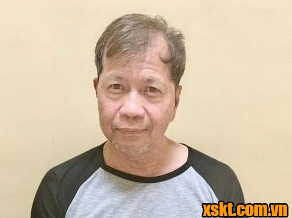 Ông Reynaldo Herboso đại diện cho nhóm bạn mua vé số