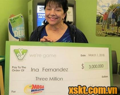 Bà Ina Fernandez hạnh phúc nhận giải thưởng giá trị 3.000.000 USD