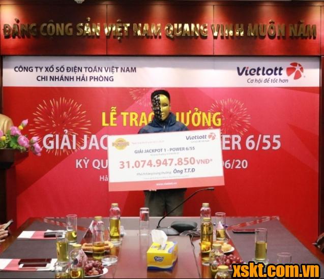 Anh T.T.Đ ở Hà Nội nhận thưởng hơn 31 tỷ đồng của Vietlott
