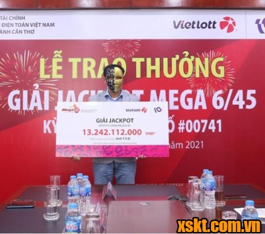 Anh T.V.D ở Trà Vinh nhận thưởng hơn 13 tỷ đồng của Vietlott