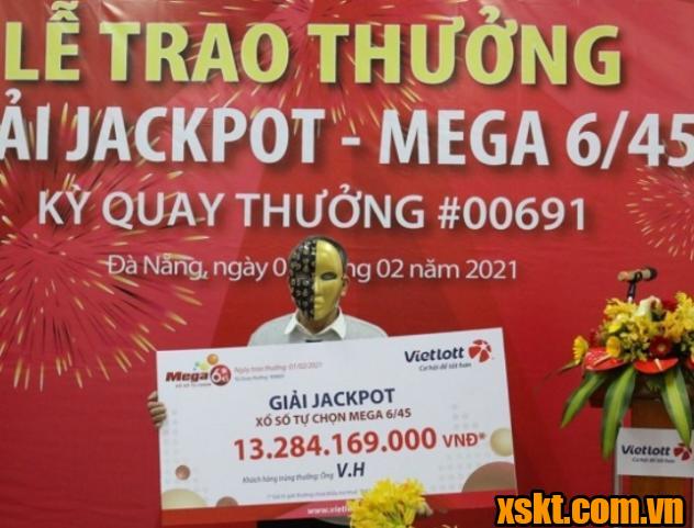 Anh V.H ở Đà Nẵng nhận thưởng hơn 13 tỷ đồng của Vietlott
