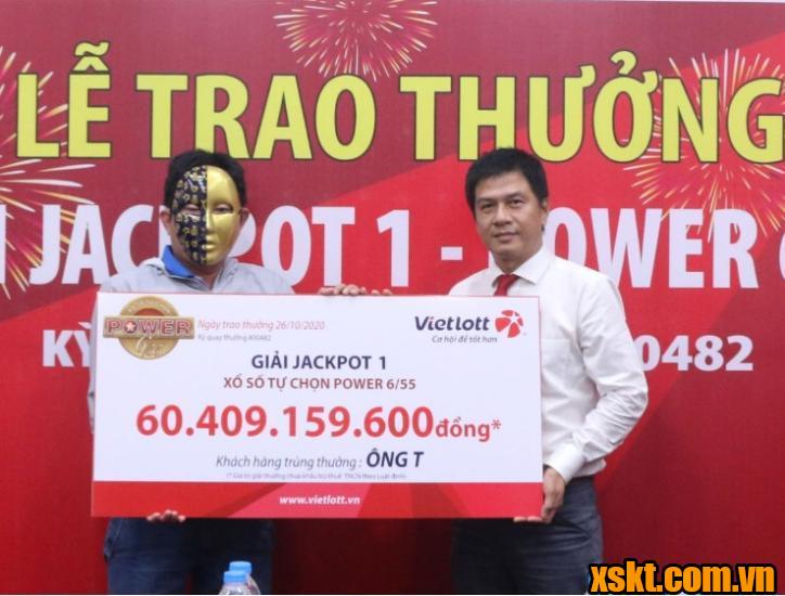 Anh T ở Vĩnh Long nhận thưởng hơn 60 tỷ đồng của Vietlott