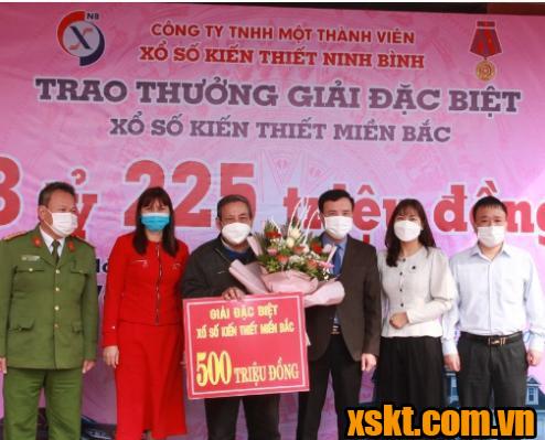 Ông Mai Hồng Thái ở Kim Sơn nhận thưởng 500 triệu đồng