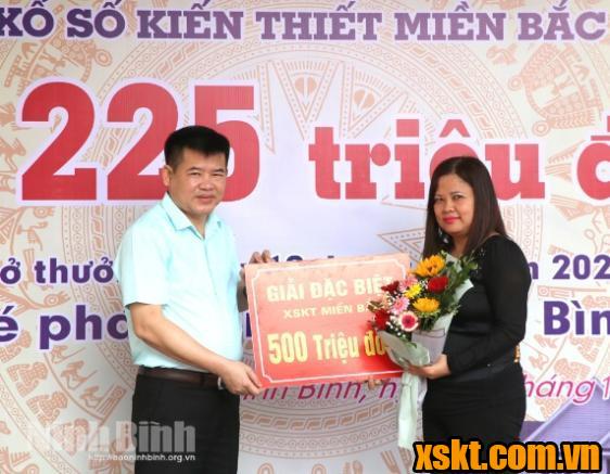 Trao thưởng 500 triệu đồng cho khách hàng Ninh Bình