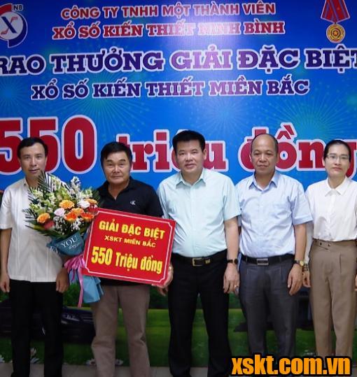 Trao thưởng 550 triệu đồng cho khách hàng ở Ninh Bình