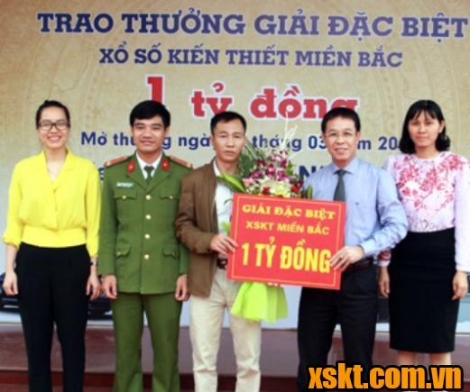 Trao thưởng 1 tỷ đồng cho khách hàng Nam Định