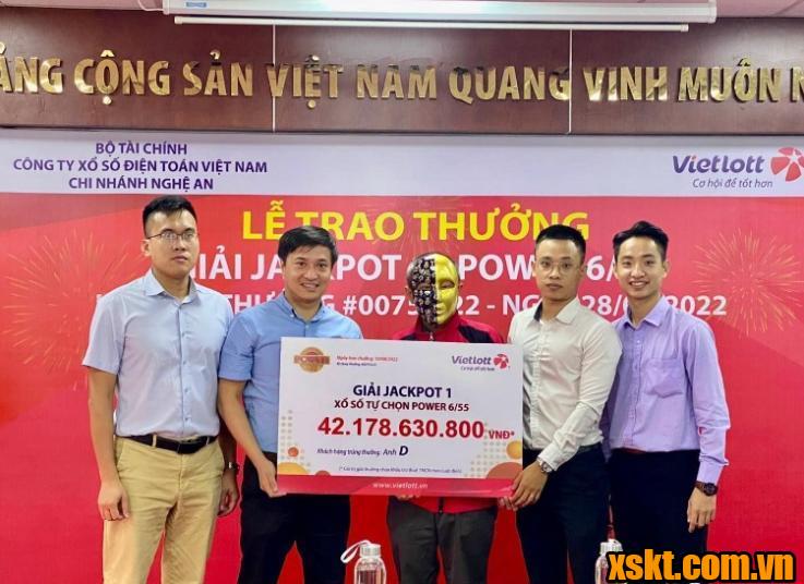 Trao thưởng hơn 42 tỷ đồng cho khách hàng ở Thanh Hóa