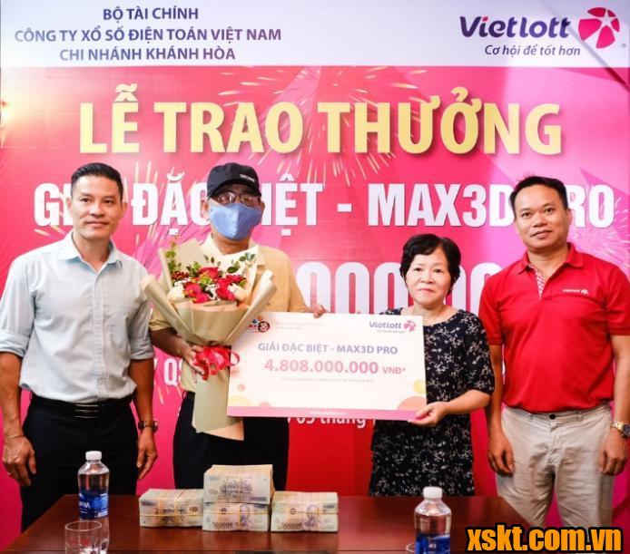 Trao thưởng khách hàng Đà Nẵng trúng độc đắc gần 5 tỷ đồng loại hình XS Max 3D Pro