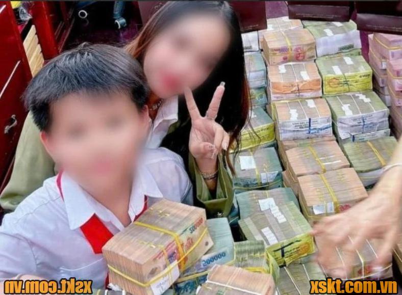 Chị khách hàng ở Kiên Giang may mắn trúng 11 tờ vé số đặc biệt