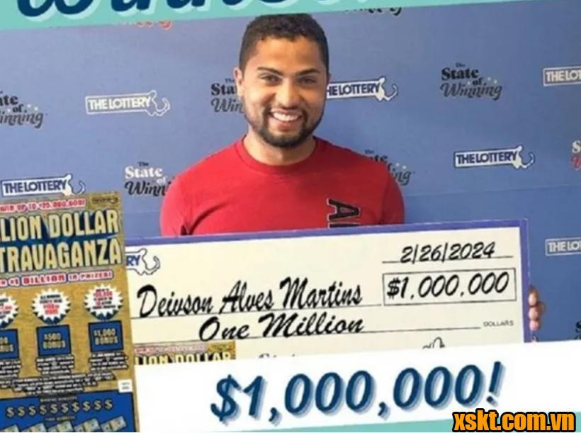 Anh Deivson nhận thưởng 1 triệu USD khi kiên trì mua vé số tại một của hàng