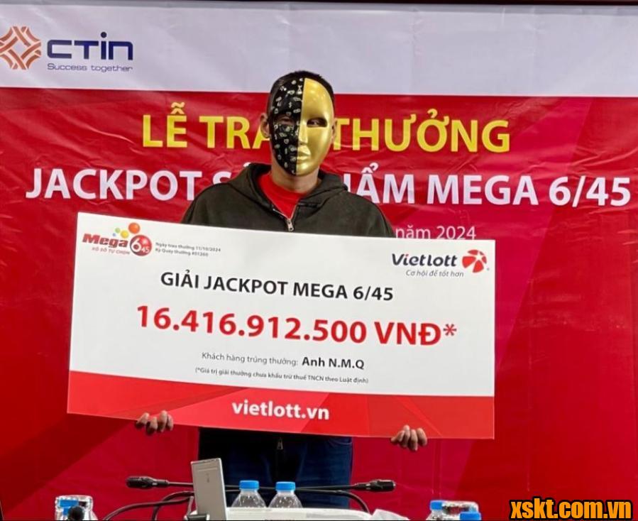 Trao thưởng giải Jackpot hơn 16 tỷ xổ số Mega kỳ quay 1260 cho anh N.M.Q