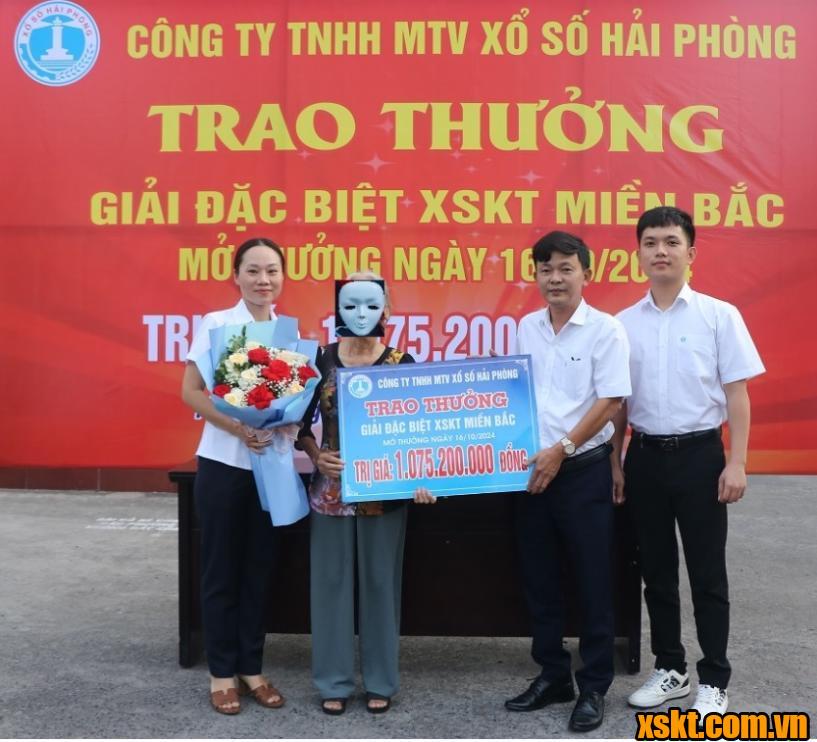 Công ty TNHH MTV Xổ số Hải Phòng trao hơn 1 tỷ đồng cho khách hàng trúng giải đặc biệt ngày 16/10