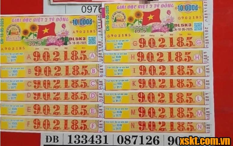 Hình ảnh 13 tờ vé số trúng độc đắc đài Đà Lạt