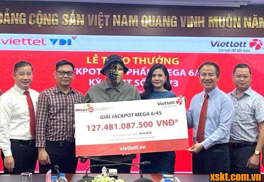 Vietlott Trao thưởng 127 tỷ đồng cho khách hàng tại TP.HCM