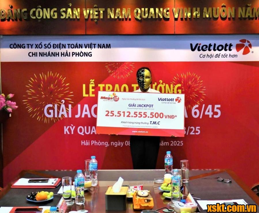 Trao thưởng 25 tỷ đồng cho khách hàng đến từ Tp. Hà Nội
