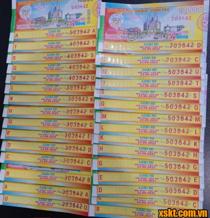 Hình ảnh những tấm vé số ế mang lại may mắn cho chị Thanh