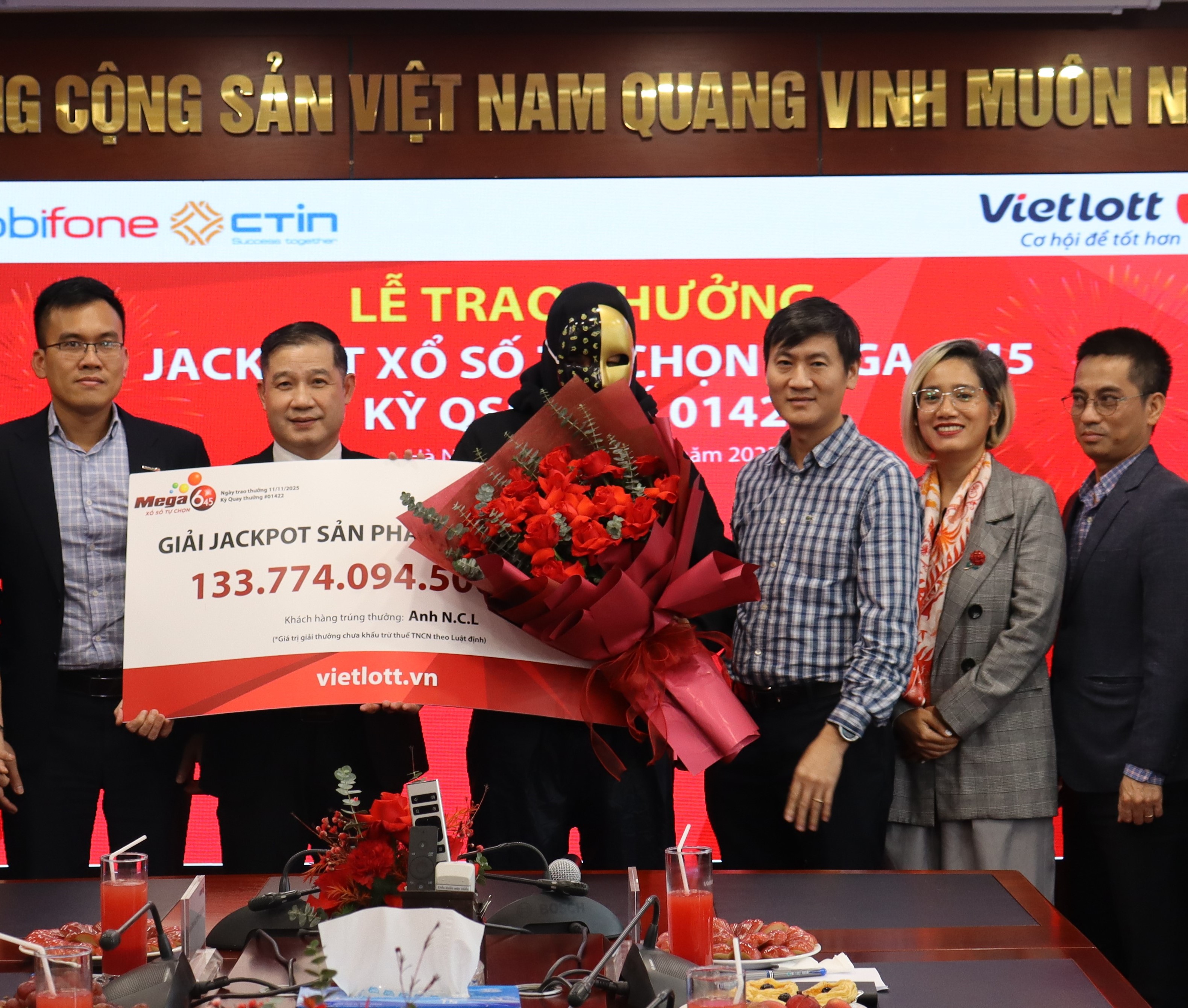 Mua 2 năm một dáy số một khách hàng ở Khánh Hòa trúng ngay độc đắc 133 tỷ