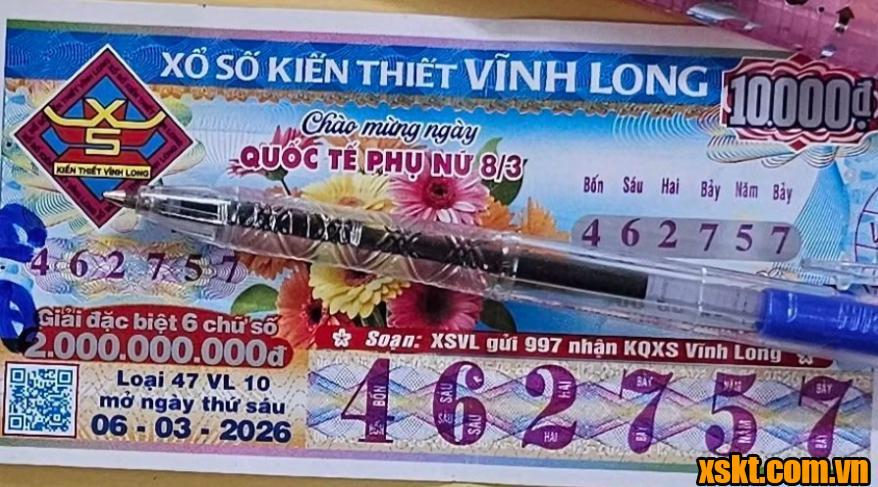 Một người phụ nữ may mắn trúng độc đắc nhờ mua vé số khi đi chợ