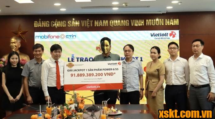 Vietlott trao giải Jackpot 1 gần 92 tỷ đồng cho doanh nhân Ninh Bình