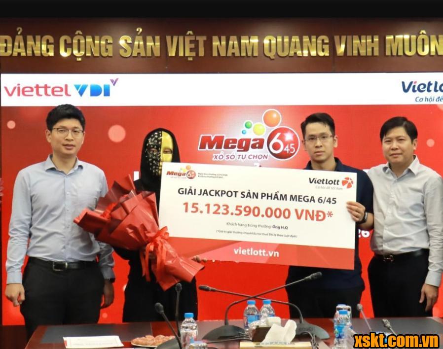 Trao thưởng JACKPOT15 tỷ đồng cho khách hàng tại Nghệ An