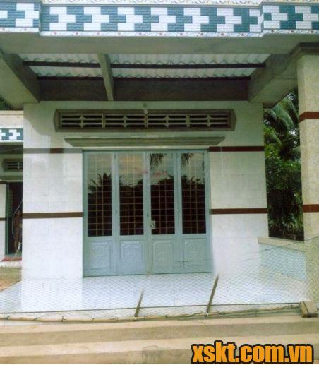 Hình ảnh ngôi nhà tình nghĩa được trao tặng cho bà Nguyễn Thị Bảy
