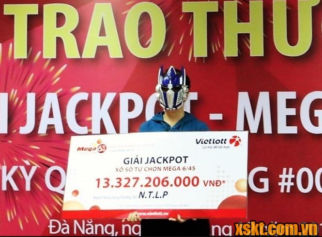 Chị P ở Đà Nẵng mua vé số cho vui ai ngờ trúng độc đắc 13 tỷ của Vietlott